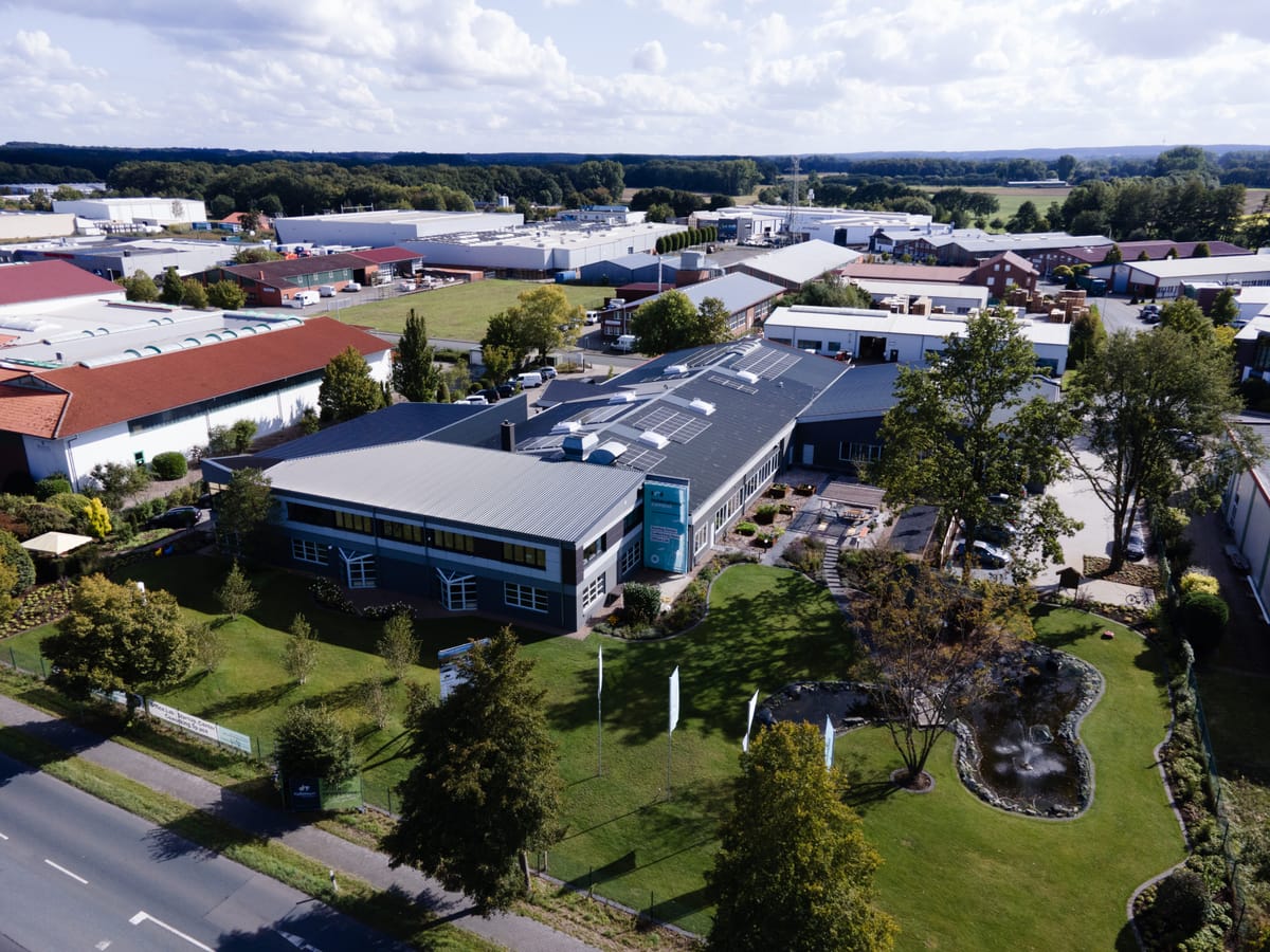 InnovationsCampus Lohne – Luftbild des Campus im Gewerbegebiet