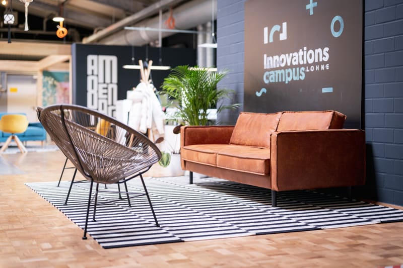 Gründer arbeiten gemeinsam im InnovationsCampus Lohne